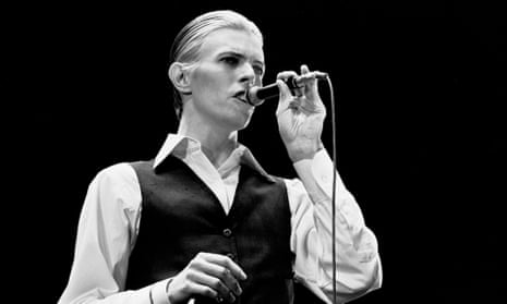 David Bowie’s Thin White Duke led fans to raid Oxfam shops for dinner suits and white shirts (Rotterdam, 13 May 1976).