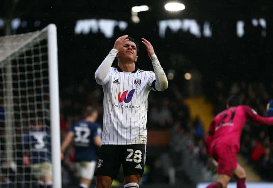 Huddersfield topple leaders Fulham and boost own promotion prospects | Championship 2 A frustrated Fabio Carvalho.