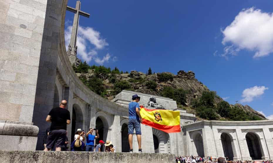 demonstrator  exhumation of Francisco Franco in El Valle de los Caidos