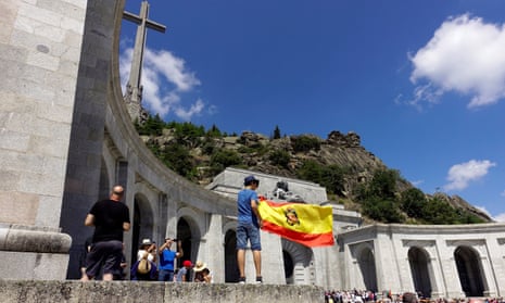 demonstrator  exhumation of Francisco Franco in El Valle de los Caidos
