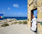 Pope praises US history of welcoming migrants in implicit rebuke to Trump