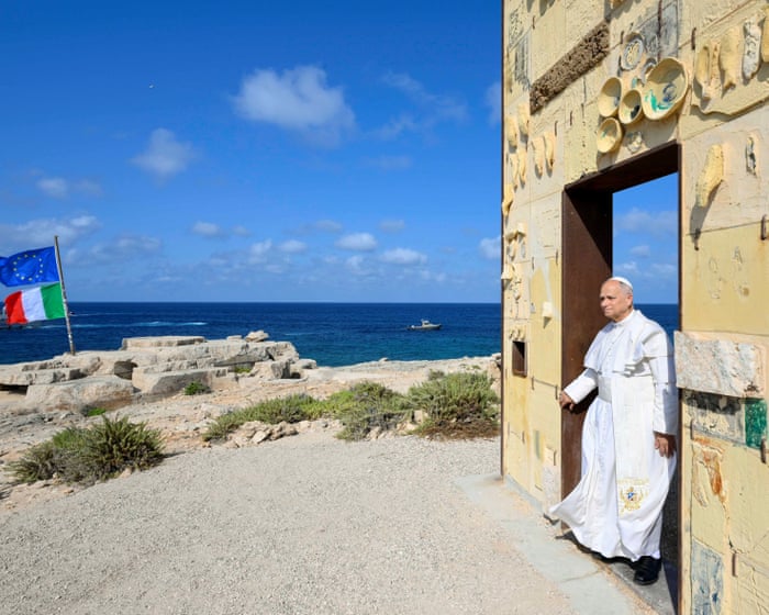 Pope praises US history of welcoming migrants in implicit rebuke to Trump