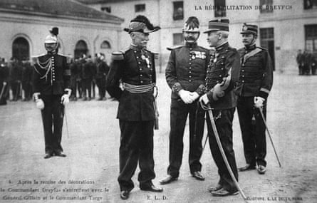 Alfred Dreyfus (second right) speaks with General Gillain as other military officers listen in a courtyard
