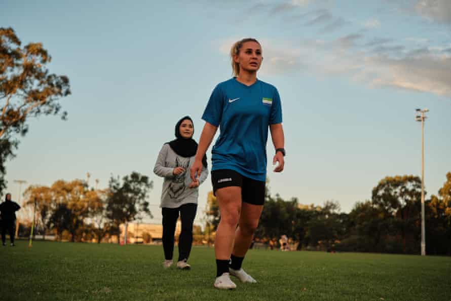 Zahra Mogul lors d'un entraînement sur les terrains de jeu de l'avenue Webbs à Auburn.