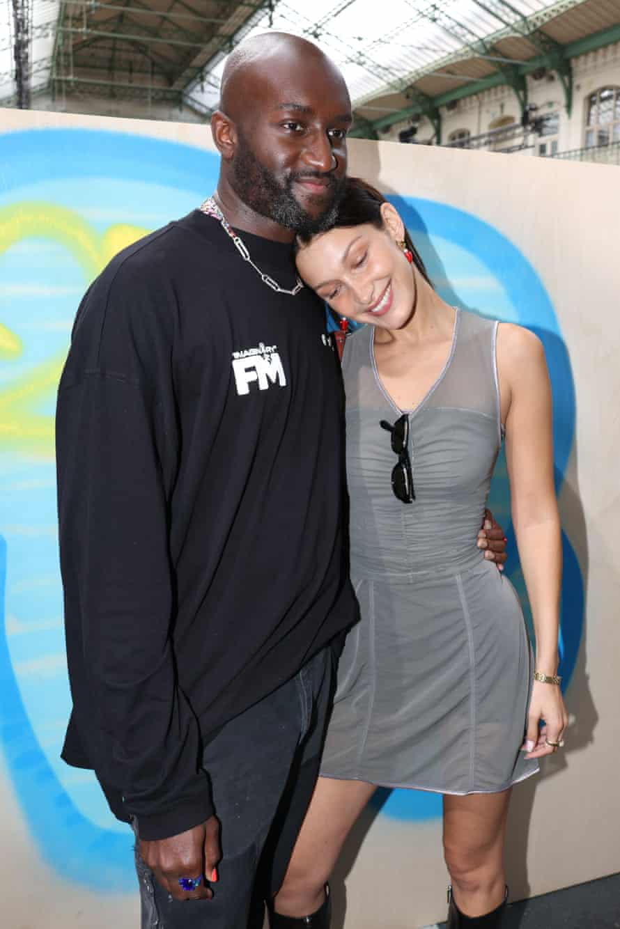 Abloh ve Bella Hadid, Off-White gösterisinden sonra sahne arkası, Temmuz 2021