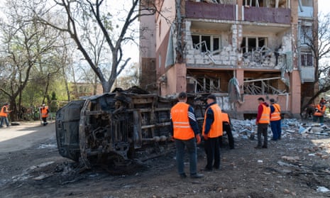 अचानक हुए रूसी मिसाइल हमले में यूक्रेन के चार लोगों की गई जान, कम से कम 8…

Russia-Ukraine War Four people killed in Russian missile and targeted bomb attacks in south and north of Ukraine