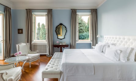 A room in Villa della Pergola.