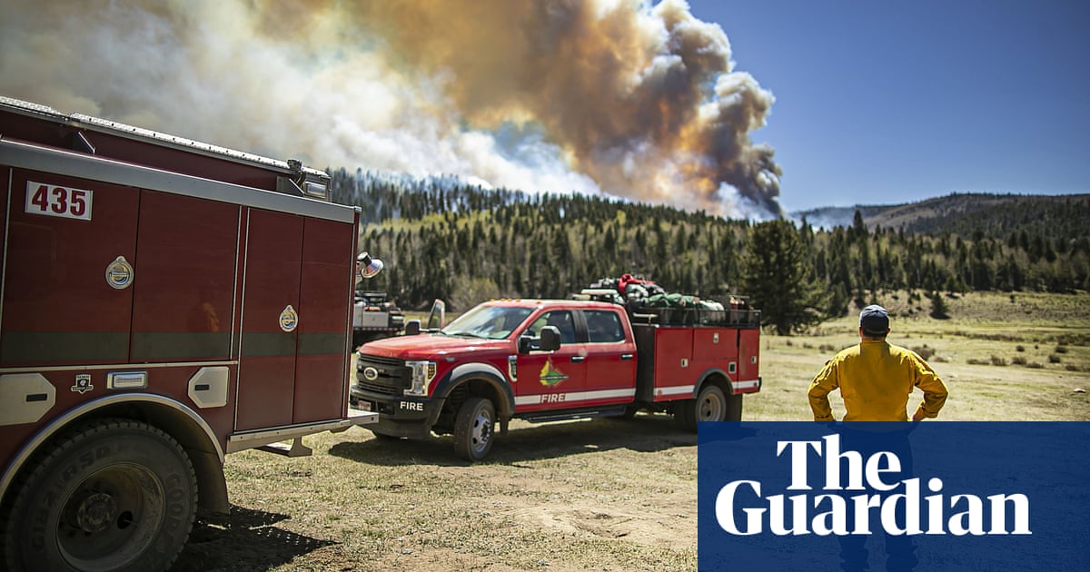 5,000 firefighters tackle wildfires across US south-west