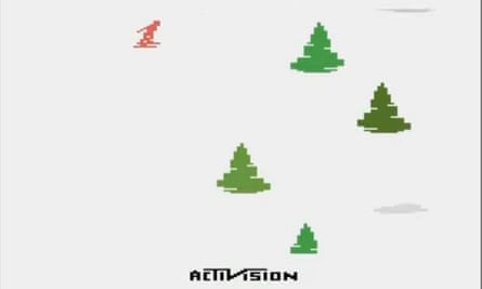 Capture d'écran du jeu Skiing d'Atari, montrant un skieur rouge et des arbres verts