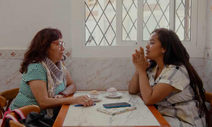 Marlen and Dalila eating ice cream as they talk about how to run the Sindicat