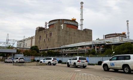 A line of UN-marked cars at the Zaporizhzhia nuclear plant