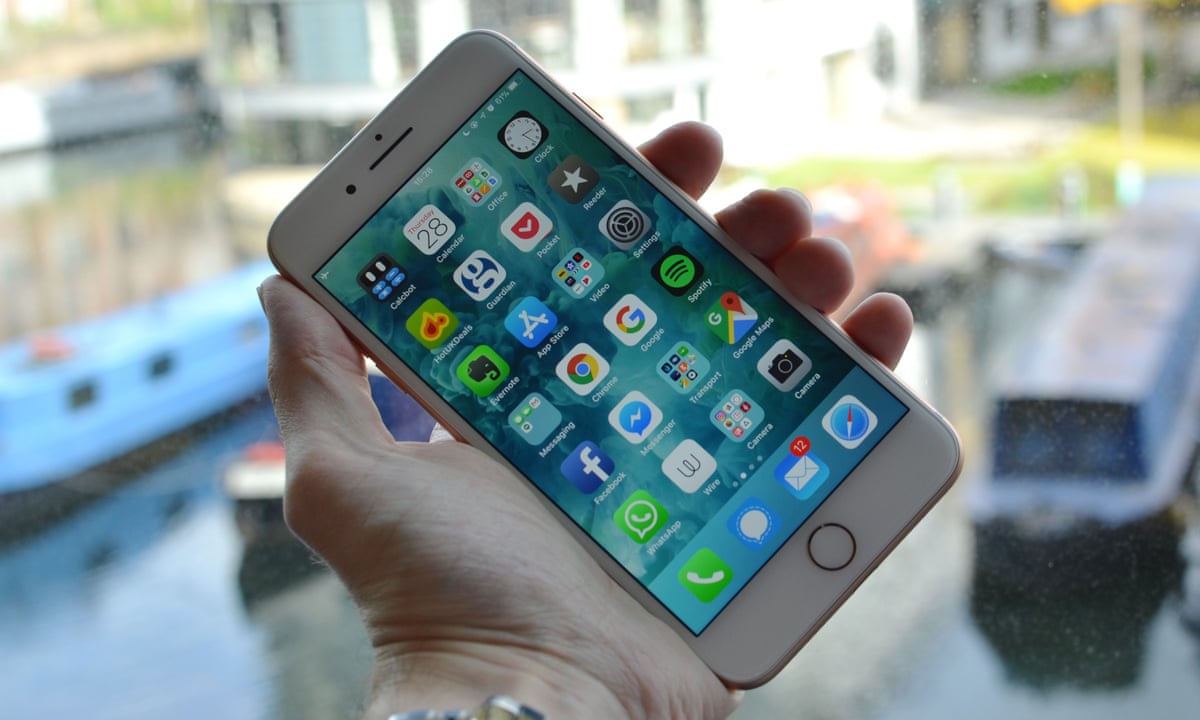 Iphone 8 Plus Review Still Massive But Not In A Good Way Iphone 8 The Guardian