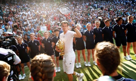 Andy Murray with the Wimbledon trophy in 2013.