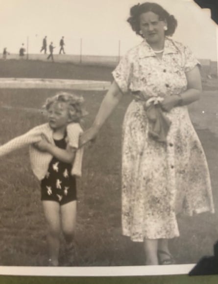Suzanne Morgan with her mother, Mari, who died after being given infected blood.