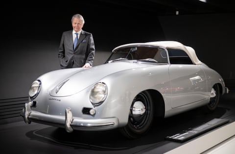 Wolfgang Porsche stands behind a luxury Porsche sports car with a hand on the bonnet qhxidiqxkiqtzinv