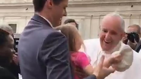 'She stole his hat!’: young girl borrows Pope's skullcap - video