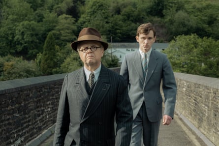 Harry Lawty as the young Richard Burton and Toby Jones as Philip Burton