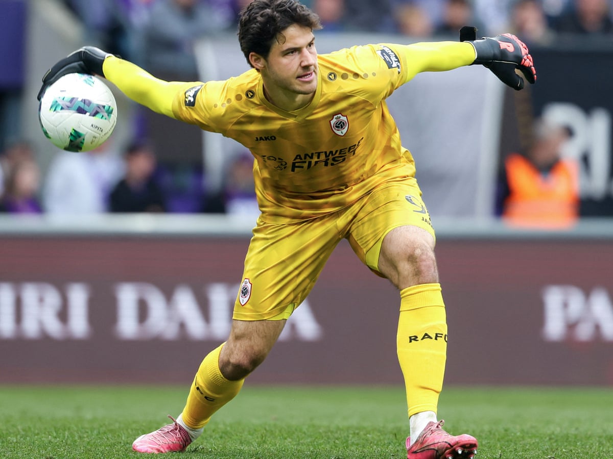 Manchester United close on signing Antwerp goalkeeper Senne Lammens in €20m deal | Manchester United | The Guardian