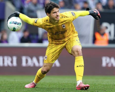 Manchester United close on signing Antwerp goalkeeper Senne Lammens in €20m deal | Manchester United | The Guardian