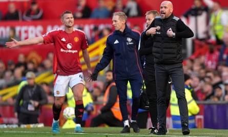 Erik ten Hag protests after Brentford take the lead while Matthijs de Ligt (left) is off the pitch.