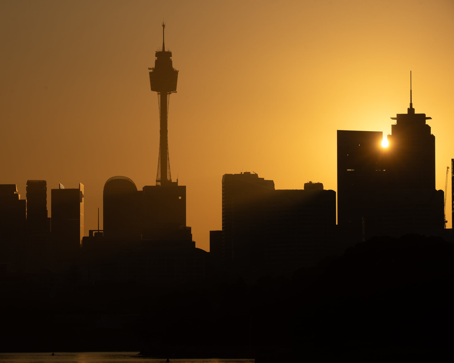 Total fire ban in Sydney as dry lightning and extreme heat boost bushfire risk