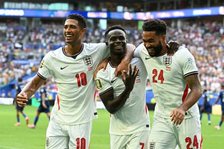 Bukayo Saka (centre) celebrates with Jude Bellingham and Reece James during the 2026 World Cup third-place match between France and England.