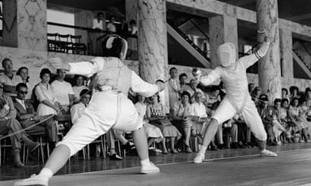 Gillian Sheen, left, in action against Regine Veronnet of France in Rome, where in 1960 she failed to retain her Olympic title.
