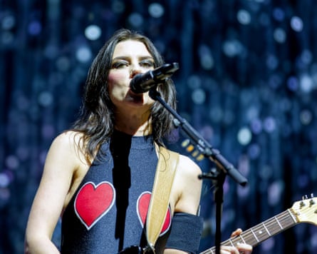 Ellie Rowsell of Wolf Alice performing at Manchester Arena