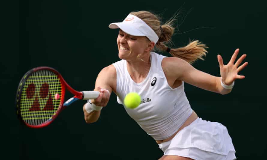 A waist-high crop of Harriet Dart playing a forehand shot in her Victory against Rebecca Masarova.