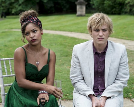 Antonia Thomas as Evie and Johnny Flynn as Dylan in Lovesick.