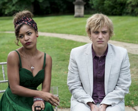 Antonia Thomas as Evie and Johnny Flynn as Dylan in Lovesick.