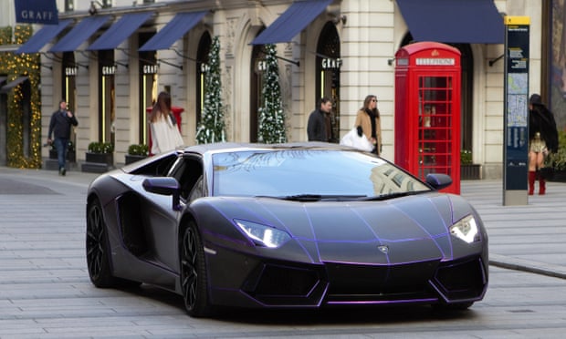 A Lamborghini Aventador on a London Street.