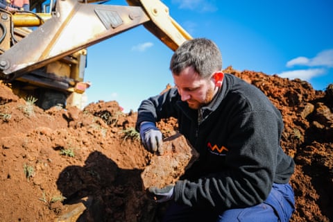 Dr Matthew McCurry removes rock containing fossils from the pit at McGraths Flat in NSW.