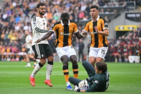 Konstantinos Tzolakis claims the ball.