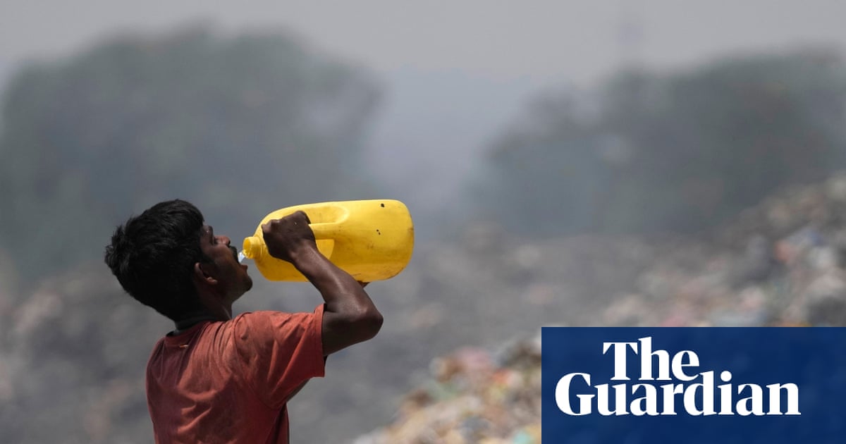 ‘A sobering preview’: extreme heat now affects one in three people globally, study finds