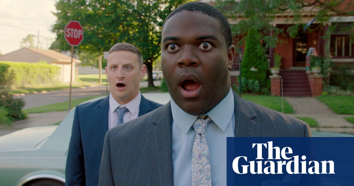 В този недооценен комедиен сериал Робинсън и Сам Ричардсън играят