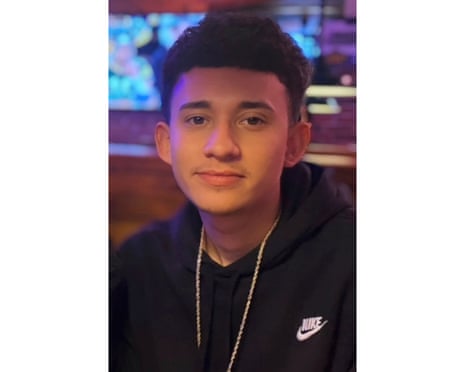 Протест проти федерального агента стрілянина