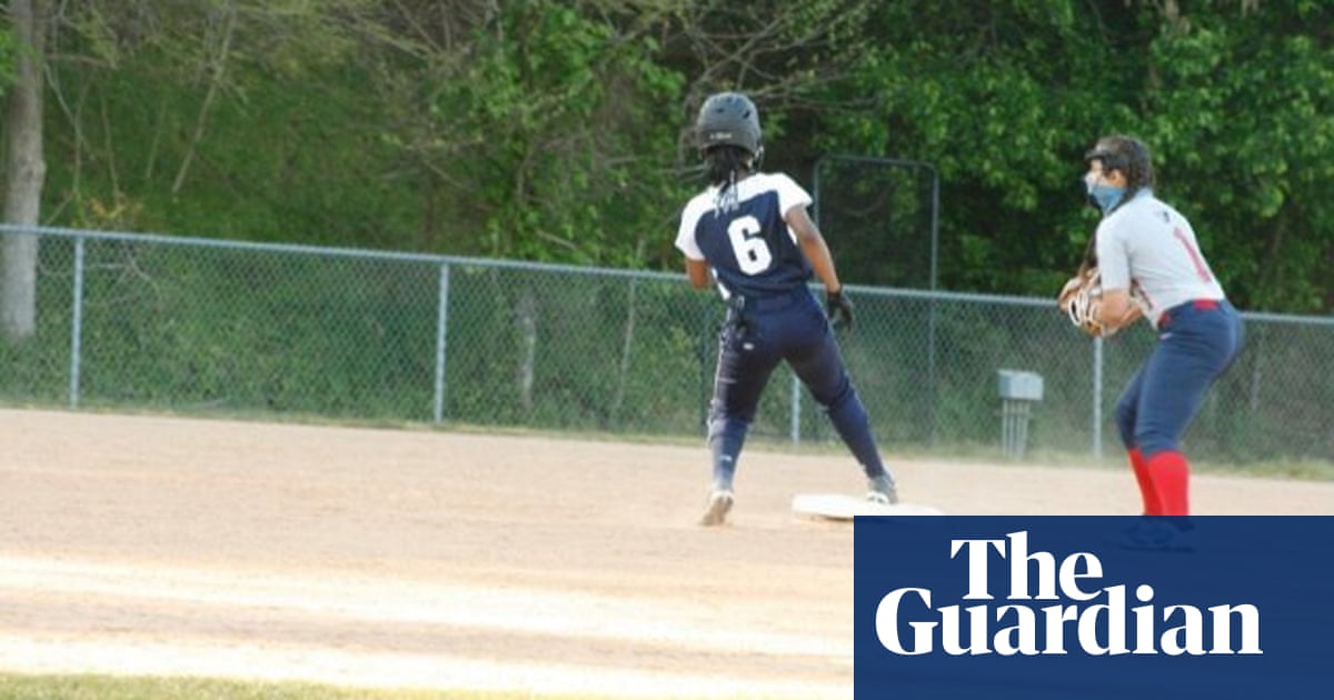 Black US high school student forced to cut hair during softball game