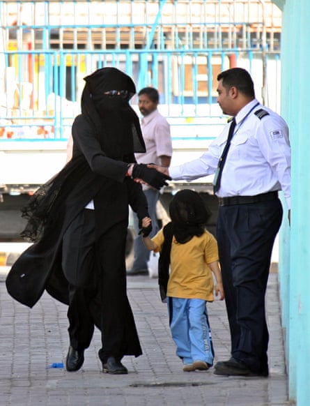 Jackson visits a Bahraini shopping mall wearing an abaya, January 2006.