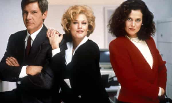 Harrison Ford, Melanie Griffith y Sigourney Weaver en la película de 1988 Working Girl