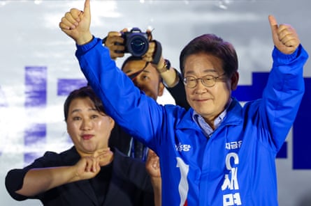 Presidential candidate Lee Jae-myung of the Democratic Party gestures during a campaign rally near the National Assembly, ahead of the presidential election, in Seoul, South Korea, on June 02, 2025. Voters will cast their ballots on June 03 to choose their next president who will navigate the East Asian country through international and domestic issues and challenges, including Taiwan-China geopolitical tensions, United States tariff and trade dispute, economic development, ageing population and low birth rate, among others. (Photo by Daniel Ceng/Anadolu via Getty Images)