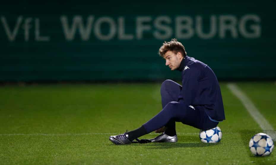 Nicklas Bendtner was released from his contract early by Wolfsburg.