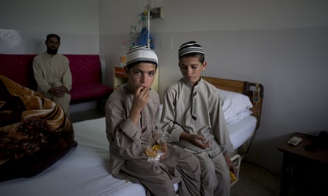 Abdul Rasheed (l), nine, and Shoaib Ahmed, 13, at a hospital in Islamabad.