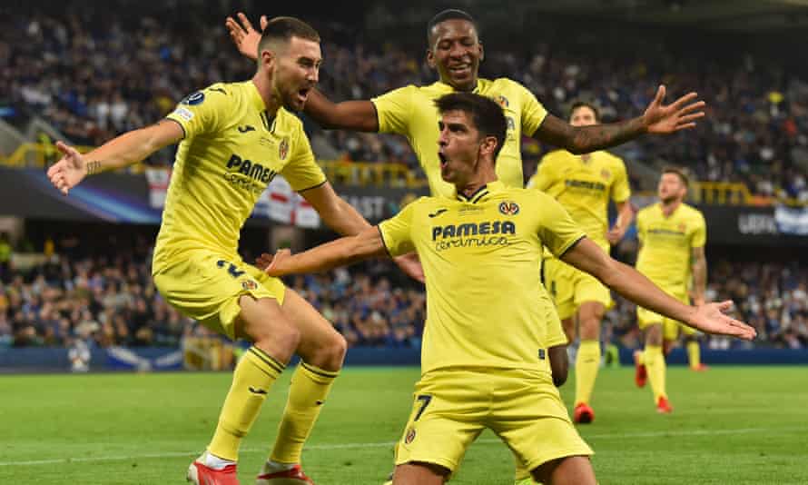 Gerard Moreno del Villarreal celebra su gol ante el Chelsea en la final de la Supercopa de Europa.  El delantero español renovó recientemente su contrato con el club.