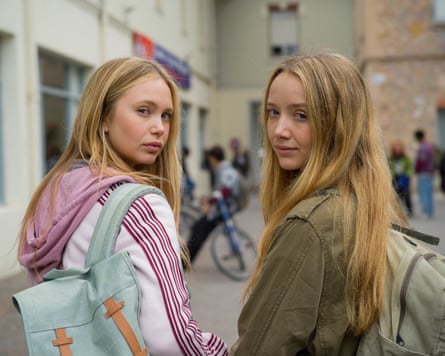 Tallaluh Evans as Lily Riser and Delphi Evans as Abby Riser.