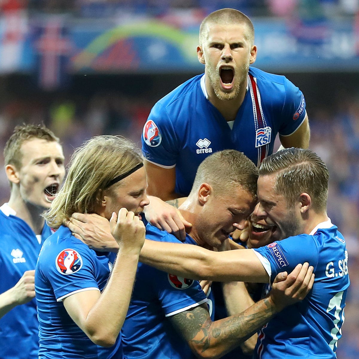 Чемпионат исландии по футболу. Женская сборная Исландии по футболу. Игра сборной Исландии. Швеция Исландия футбол. Кубок Исландии по футболу.