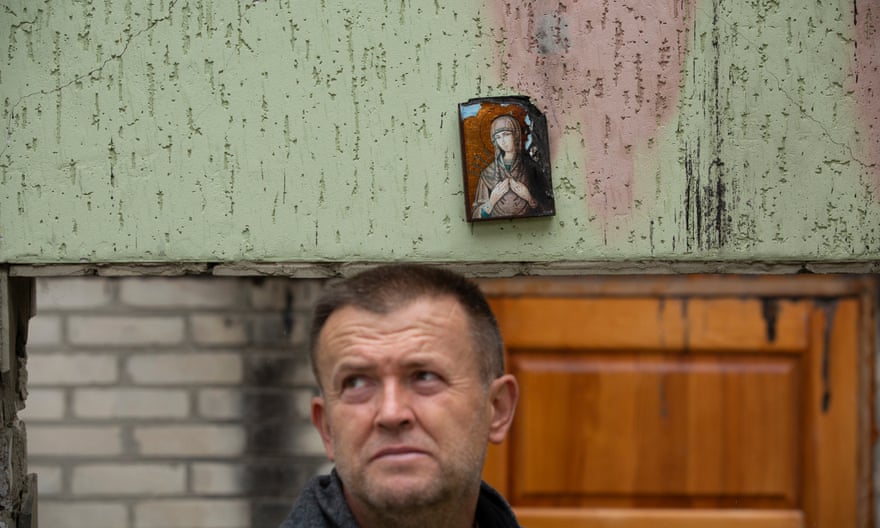 La Vierge Marie de Vladimir Kazlov a survécu à l'attaque de missiles russes qui a détruit sa maison Prudyanka.