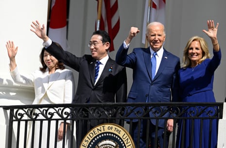 Japanese prime minister and his wife, Fumio Kishida and Yuko Kishida, and Joe Biden and Jill Biden wave from the Truman Balcony of the White House.