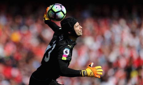 Arsenal goalkeeper Petr Cech, in action against Everton on Sunday, is likely to start the FA Cup final against Chelsea.