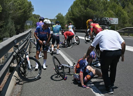 Dillier, Dhondt and other fallers on day one of the 2026 Tour de France